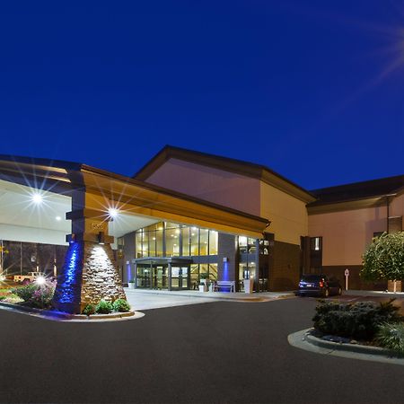 Holiday Inn Express Detroit-Warren/General Motors Technology Center By Ihg Extérieur photo