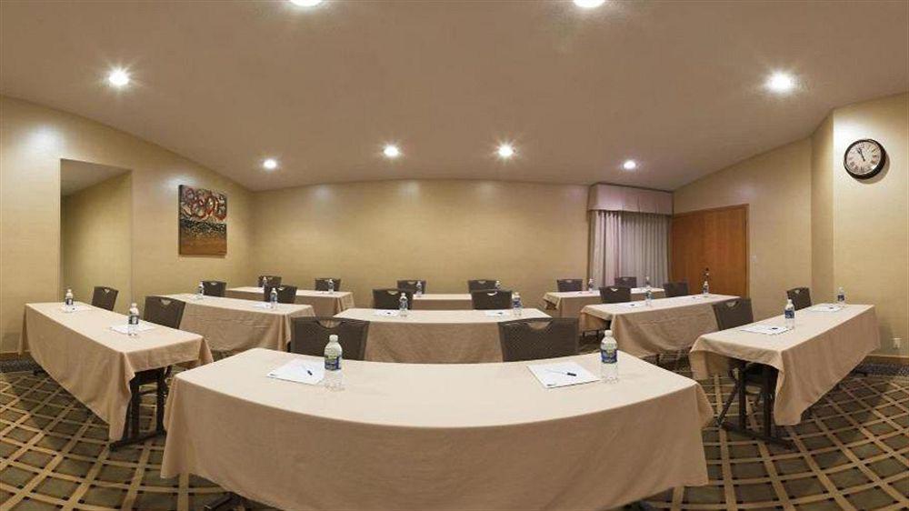 Holiday Inn Express Detroit-Warren/General Motors Technology Center By Ihg Extérieur photo
