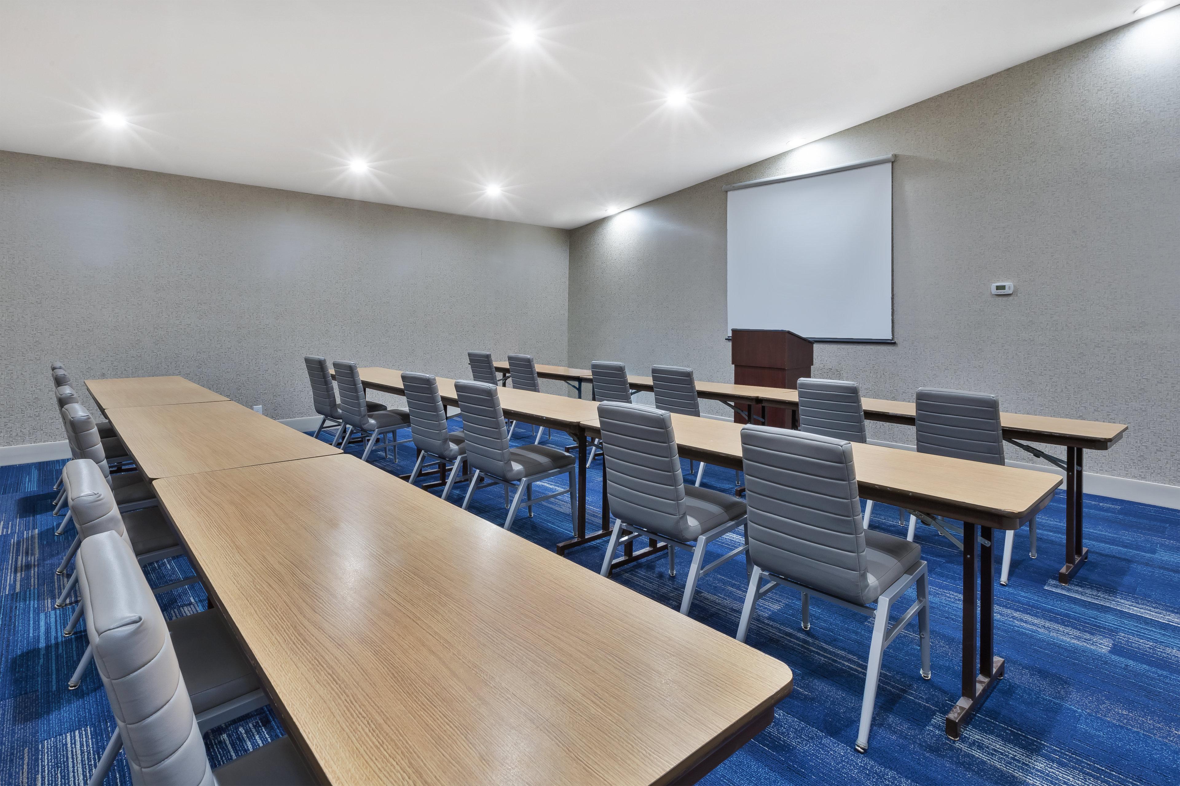 Holiday Inn Express Detroit-Warren/General Motors Technology Center By Ihg Extérieur photo
