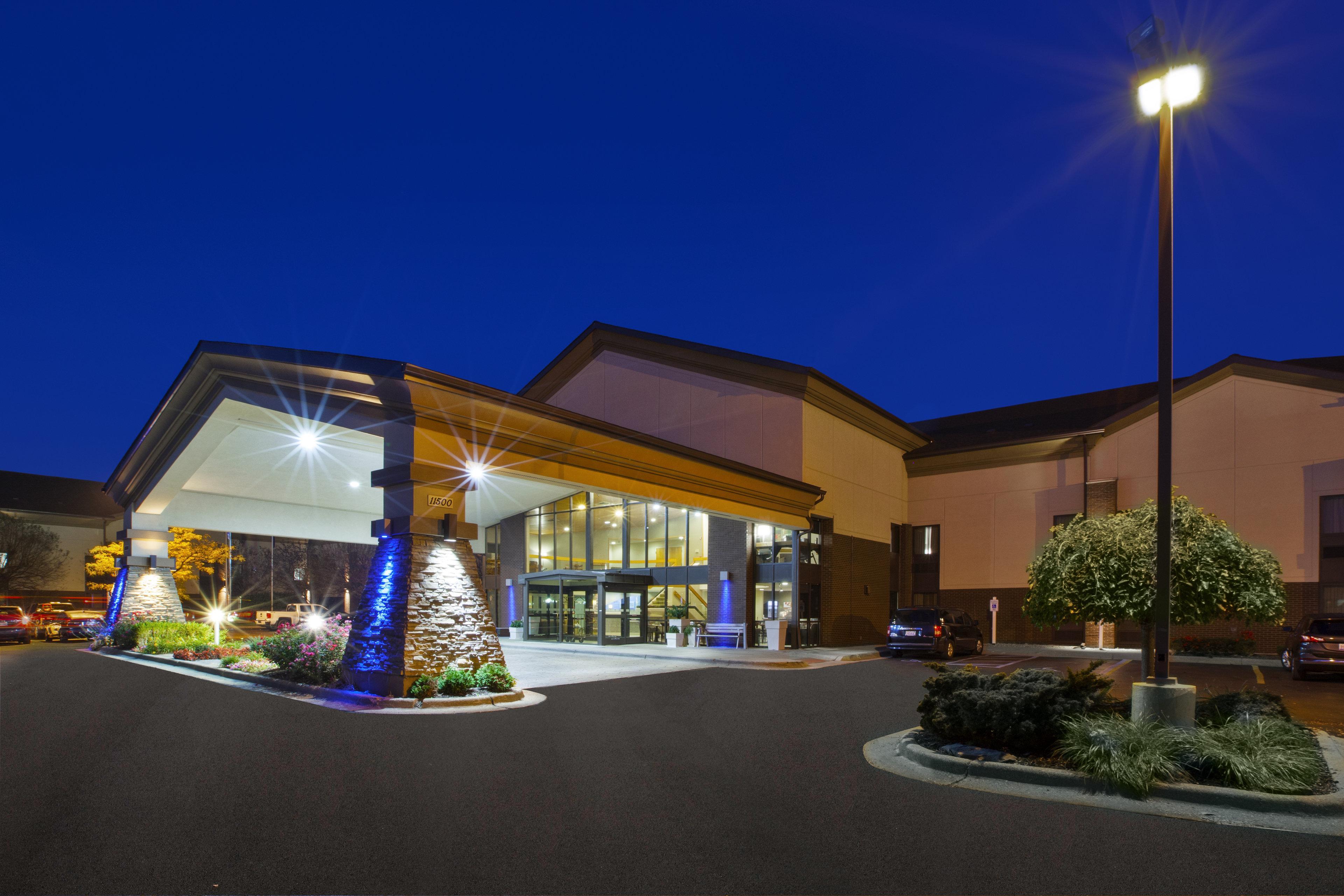 Holiday Inn Express Detroit-Warren/General Motors Technology Center By Ihg Extérieur photo