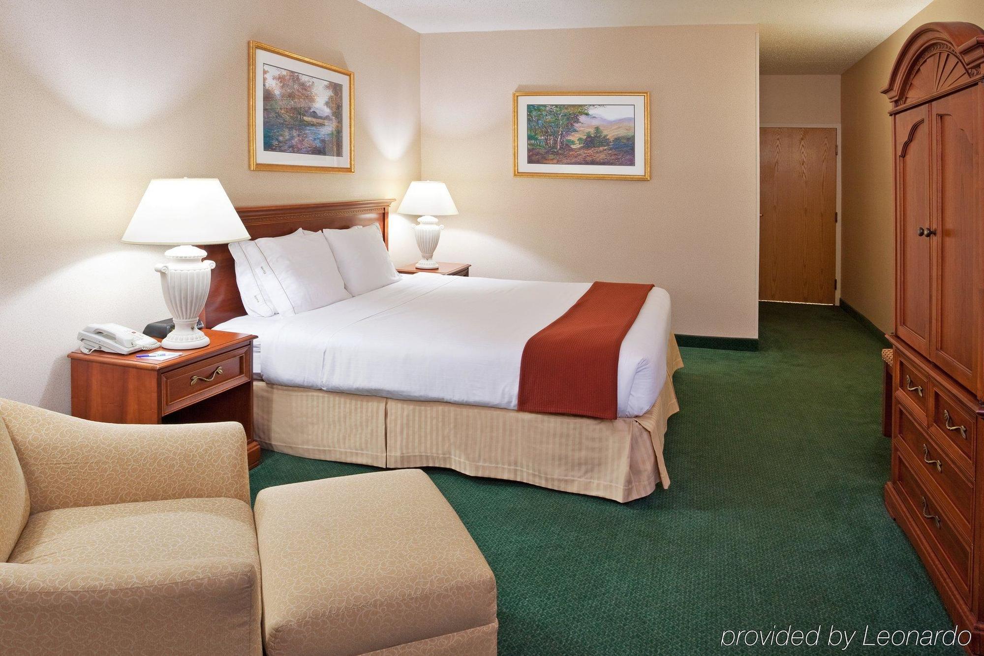 Holiday Inn Express Detroit-Warren/General Motors Technology Center By Ihg Extérieur photo