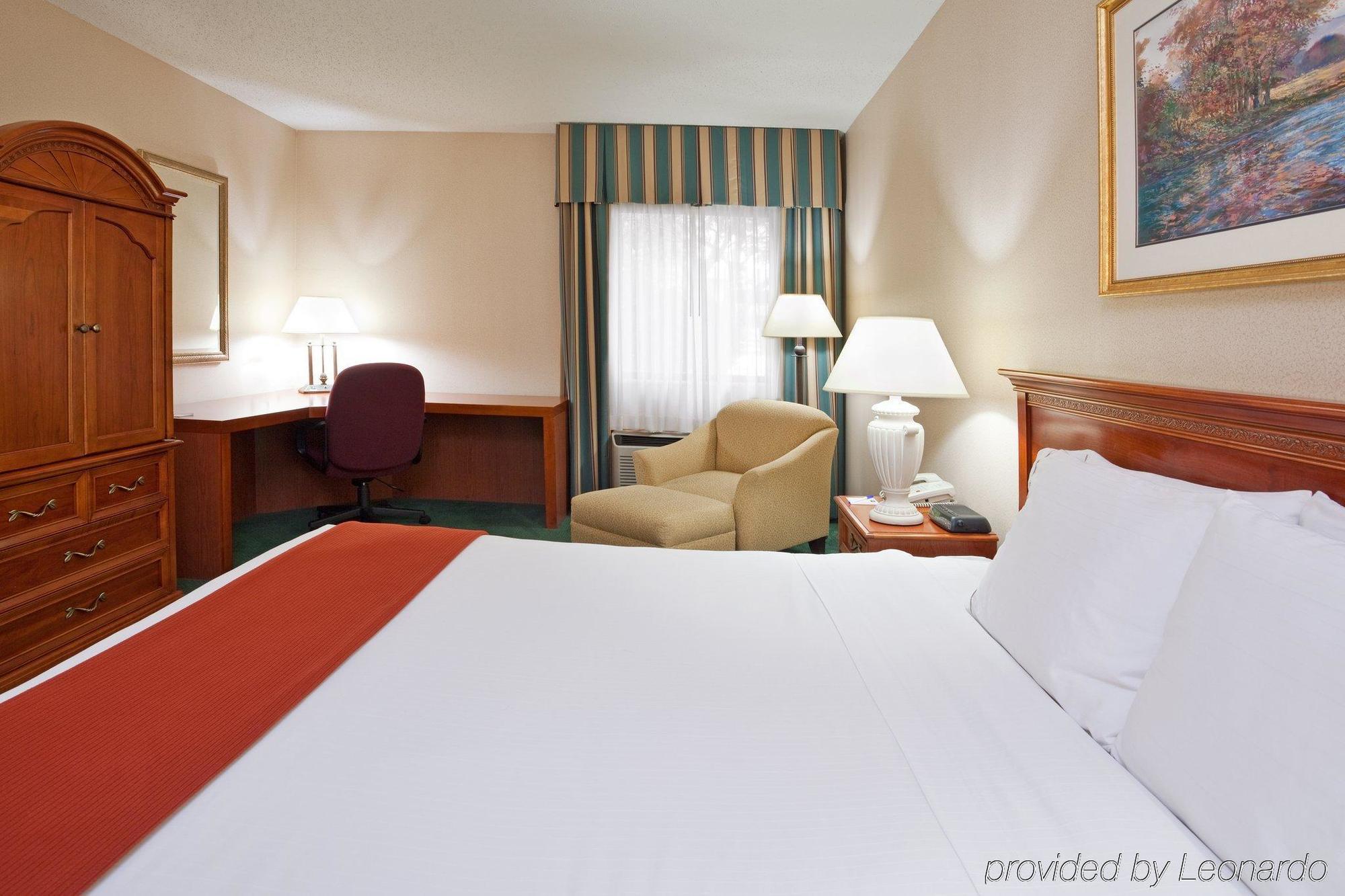 Holiday Inn Express Detroit-Warren/General Motors Technology Center By Ihg Extérieur photo