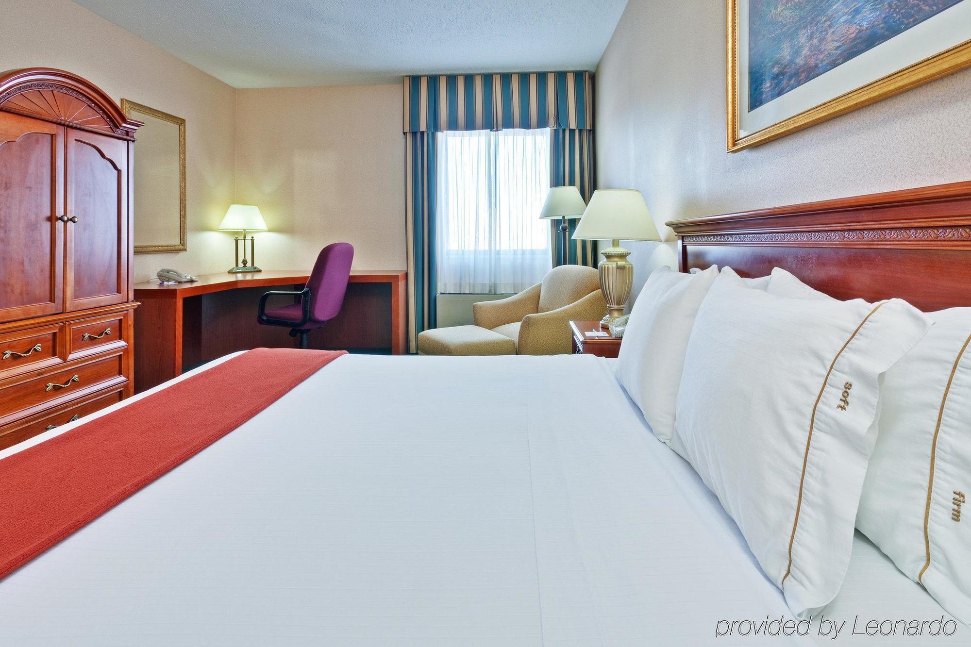 Holiday Inn Express Detroit-Warren/General Motors Technology Center By Ihg Chambre photo