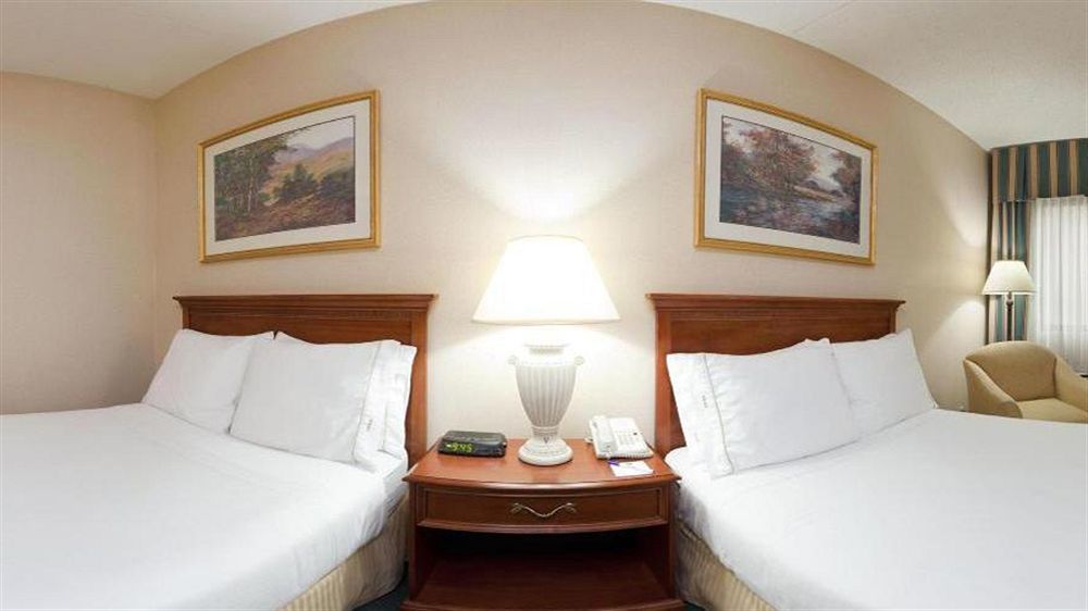 Holiday Inn Express Detroit-Warren/General Motors Technology Center By Ihg Extérieur photo