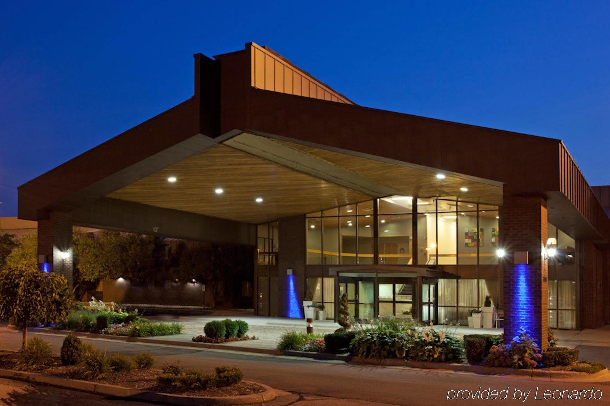 Holiday Inn Express Detroit-Warren/General Motors Technology Center By Ihg Extérieur photo