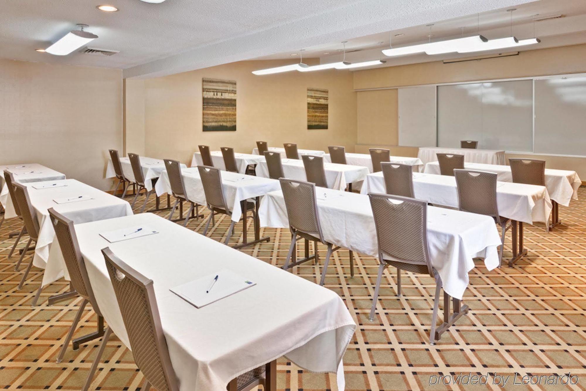 Holiday Inn Express Detroit-Warren/General Motors Technology Center By Ihg Extérieur photo