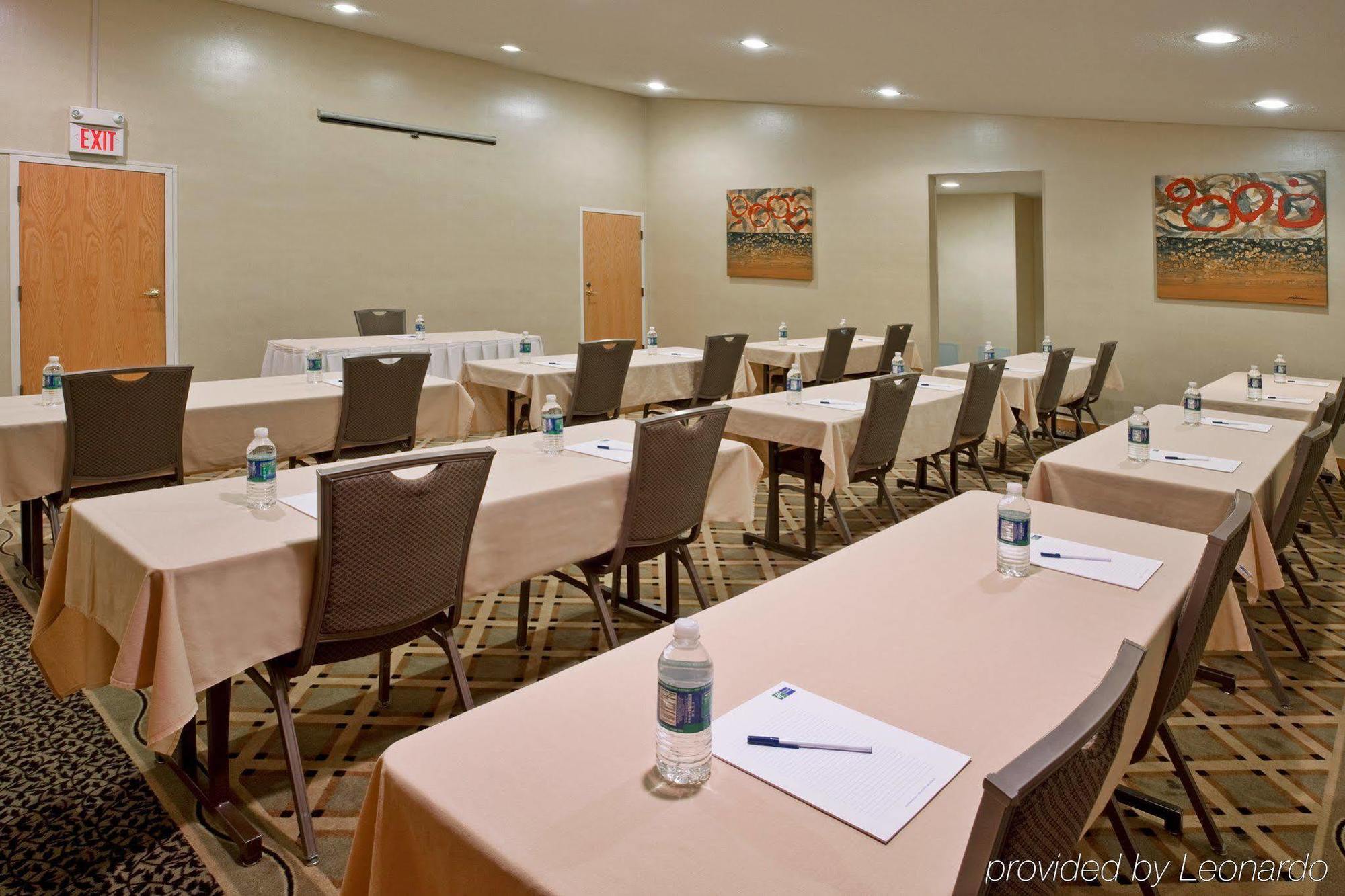 Holiday Inn Express Detroit-Warren/General Motors Technology Center By Ihg Extérieur photo