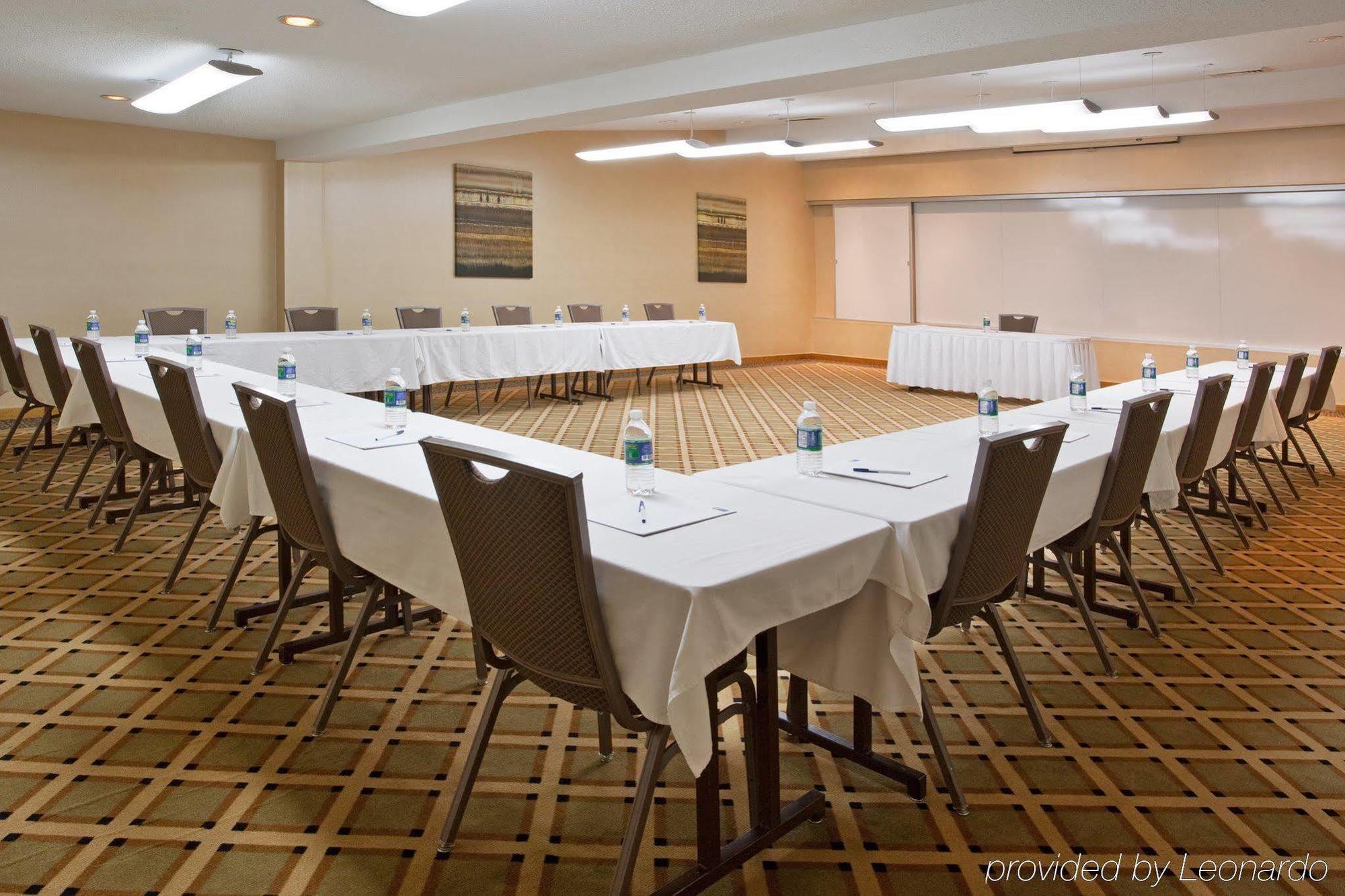 Holiday Inn Express Detroit-Warren/General Motors Technology Center By Ihg Extérieur photo